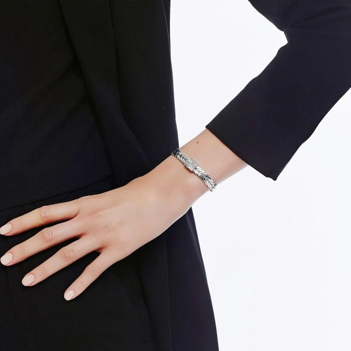 Modern Chain Bracelet with Diamonds - BBP932692DI